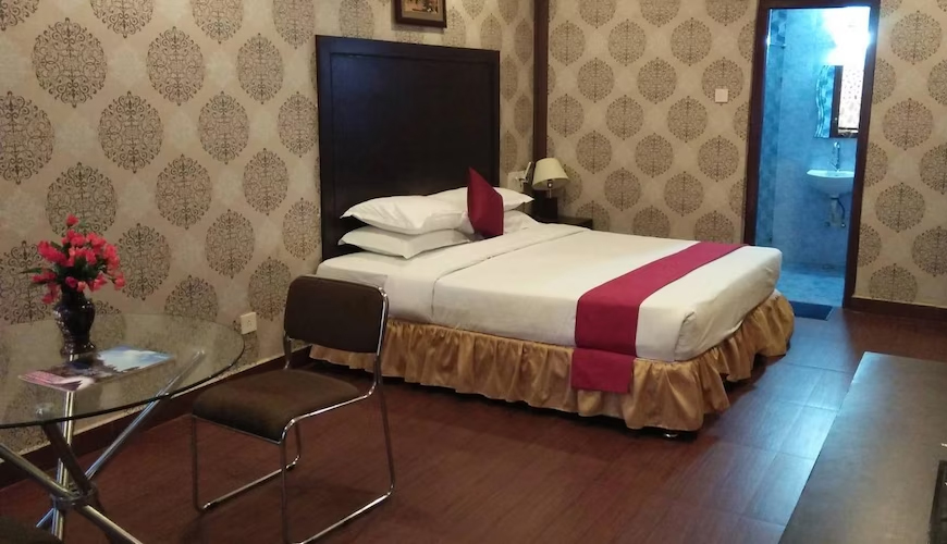 resort With Swimming Pool In Mahabalipuram